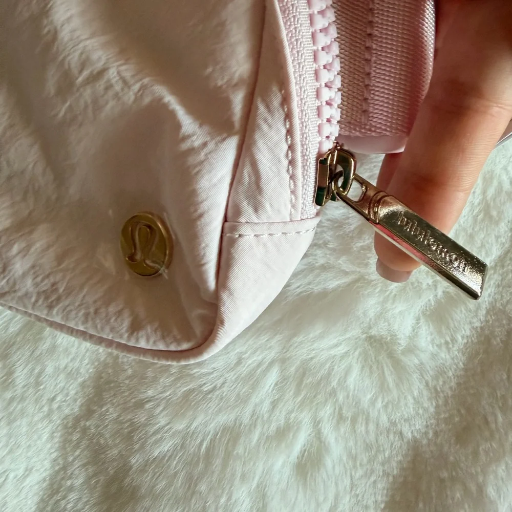 lululemon athletica Light Pink Bell bag - Picture 3 of 6